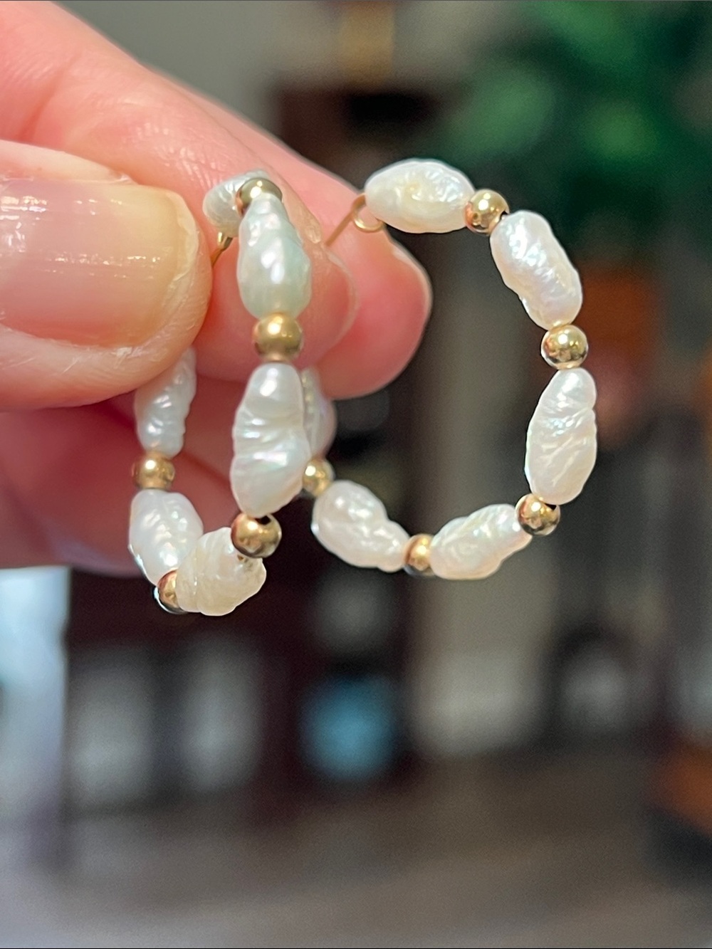 Vintage 14k Solid Yellow Gold Baroque Freshwater Pearl Hoop Earrings